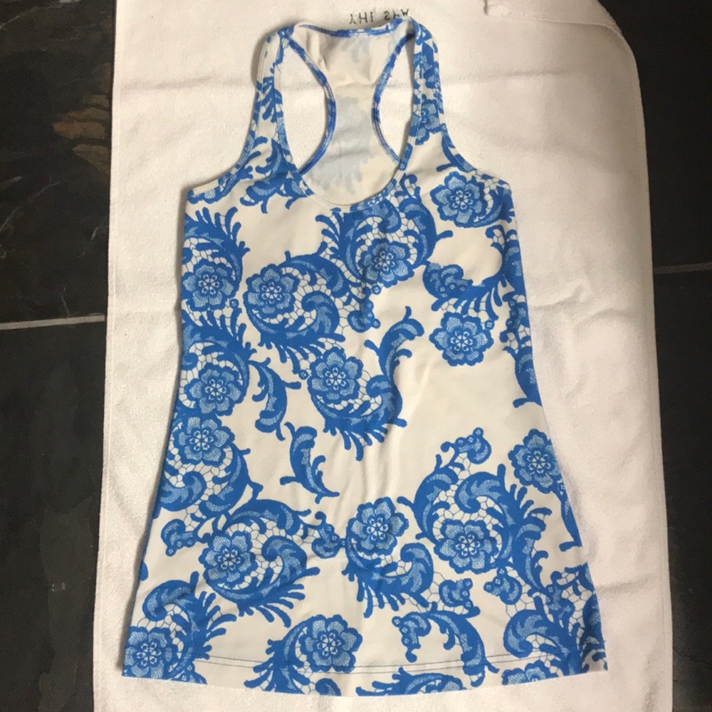 Lulu Lemon top